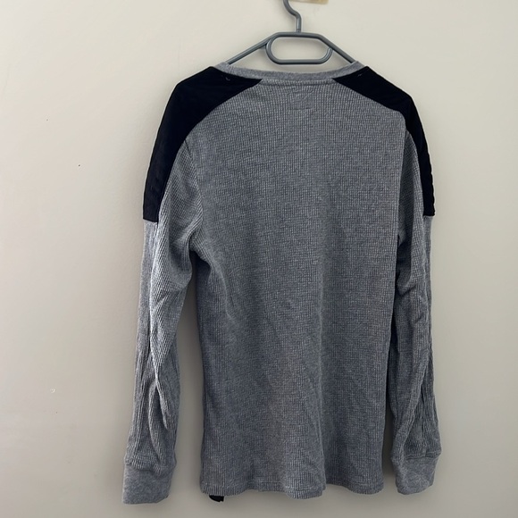 Guess Gray and Black Long Sleeve Tees Casual Style - Picture 2 of 4
